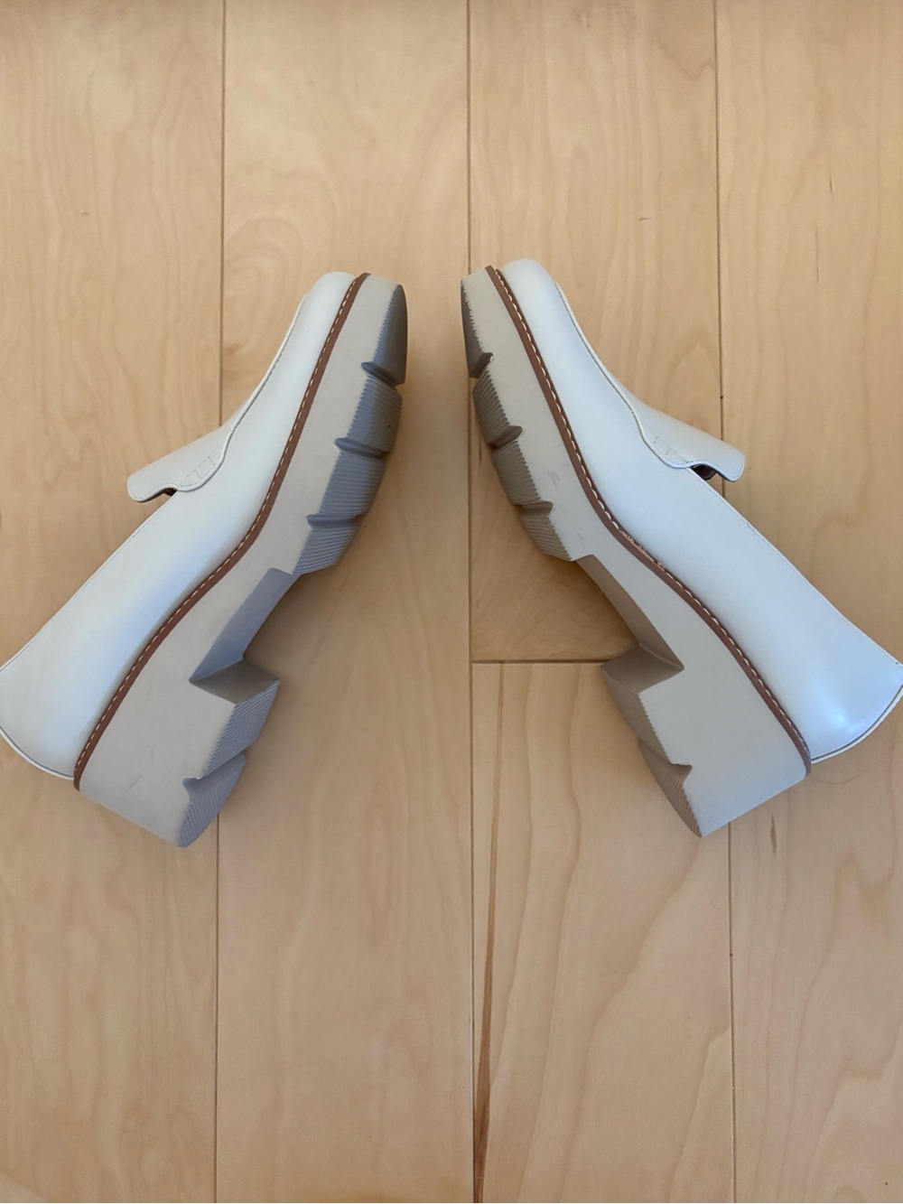 Smooth Ivory Platform Loafers by Naturalizer / Size 8-1/2